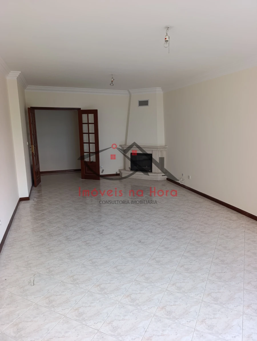 Apartamento T2 para Venda em Algueirão-Mem Martins Foto 2