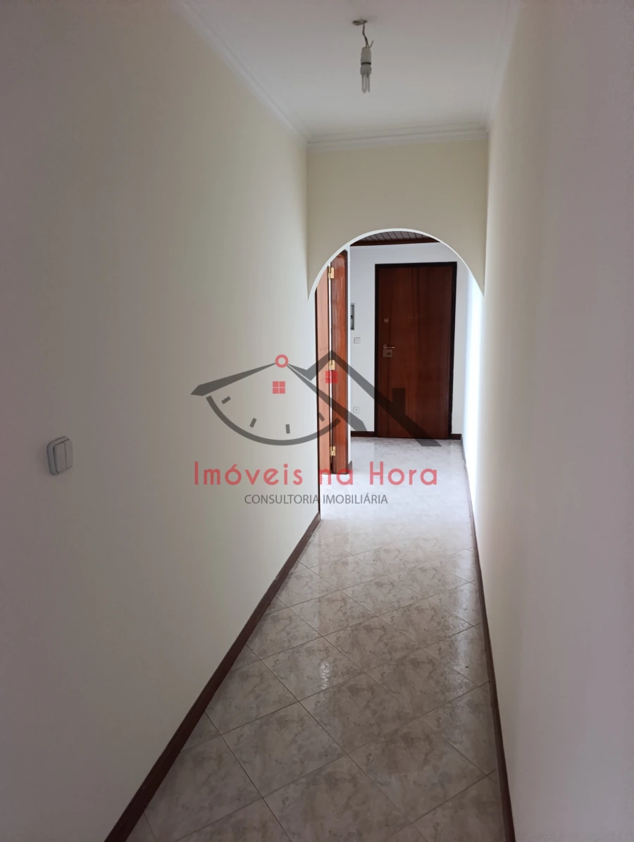 Apartamento T2 para Venda em Algueirão-Mem Martins Foto 4
