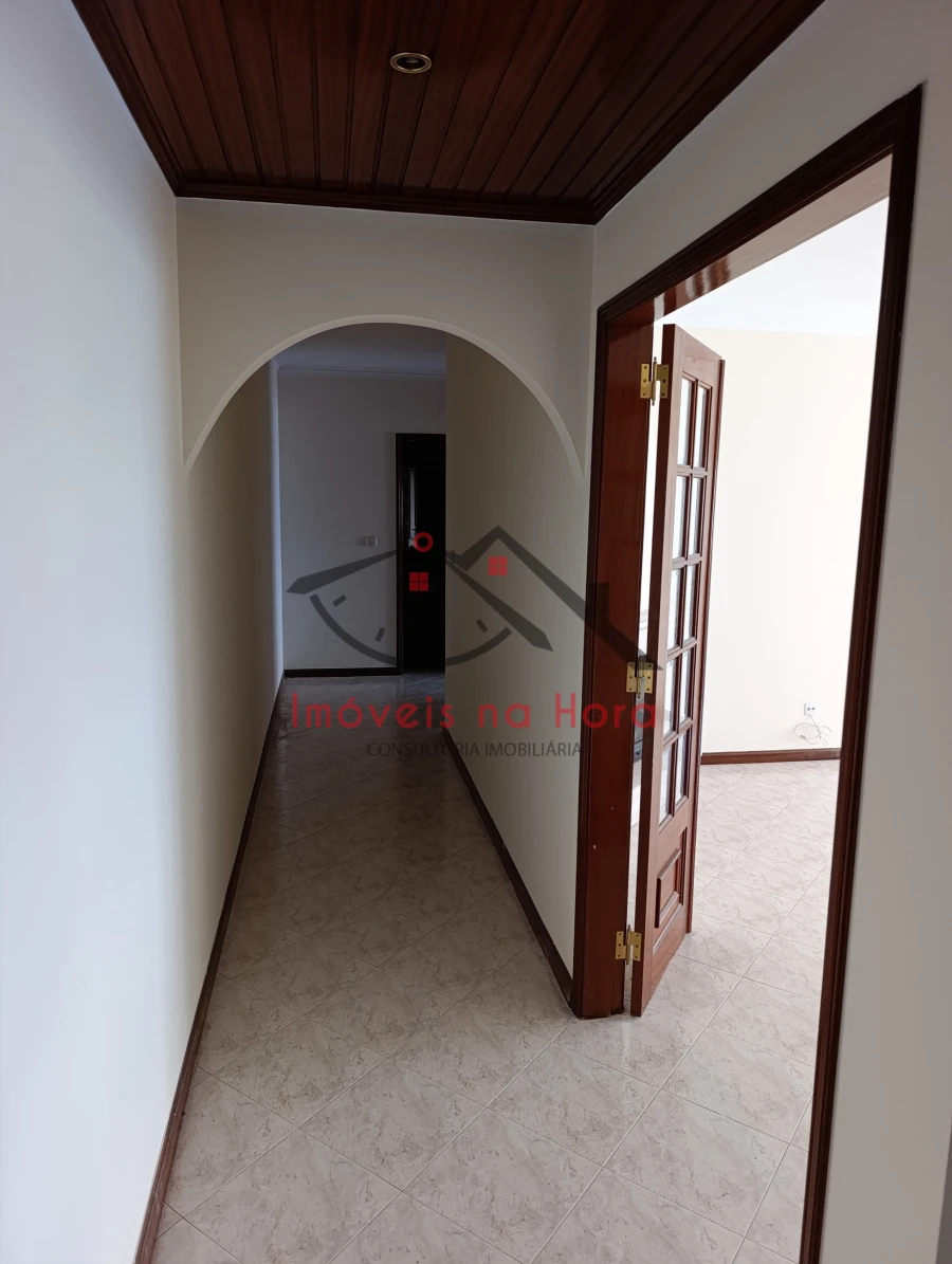 Apartamento T2 para Venda em Algueirão-Mem Martins Foto 16