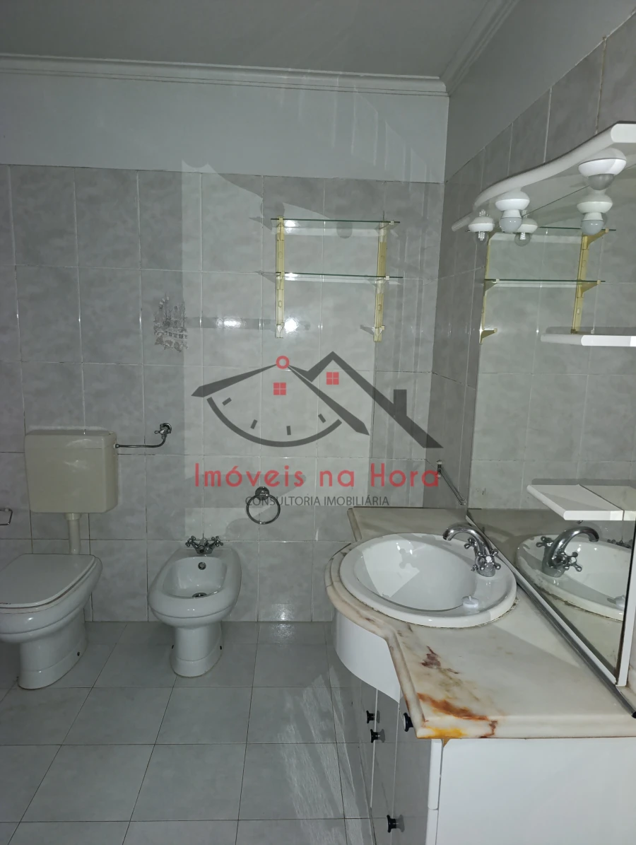 Apartamento T2 para Venda em Algueirão-Mem Martins Foto 15