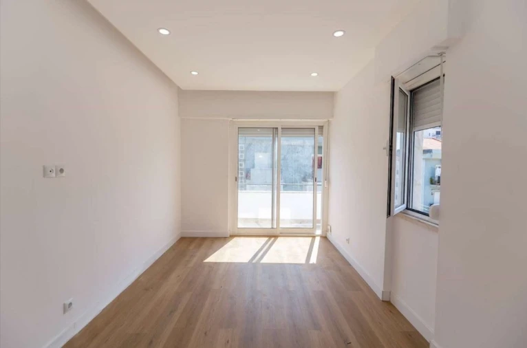 Apartamento T2 para Venda em Camarate, Unhos e Apelação Foto 16
