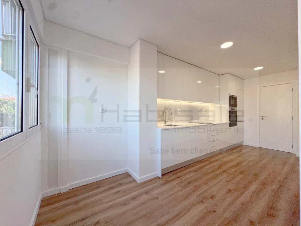 Apartamento T2 para Venda em Carcavelos e Parede Foto 3