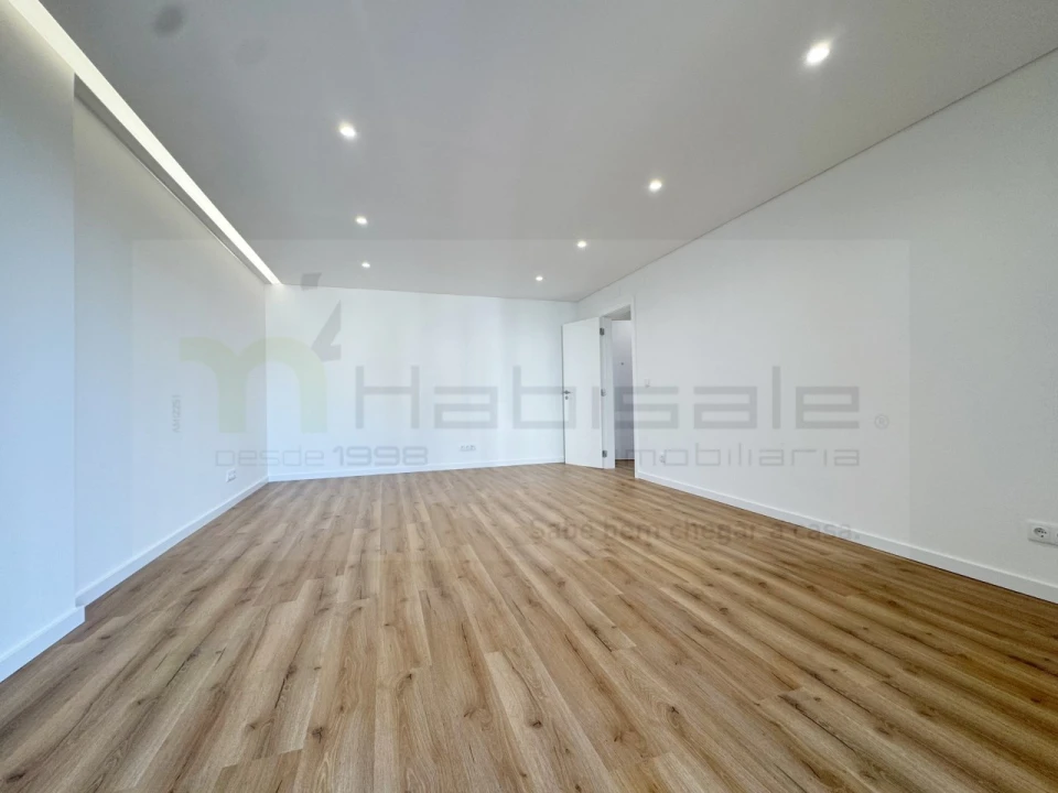 Apartamento T2 para Venda em Carcavelos e Parede Foto 9