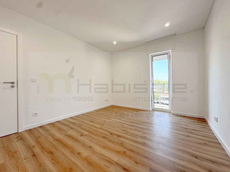 Apartamento T2 para Venda em Carcavelos e Parede Foto 14