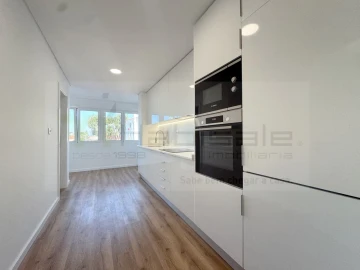 Apartamento T2 para Venda em Carcavelos e Parede
