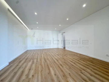 Apartamento T2 para Venda em Carcavelos e Parede