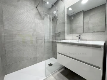 Apartamento T2 para Venda em Carcavelos e Parede