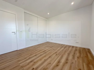 Apartamento T2 para Venda em Carcavelos e Parede