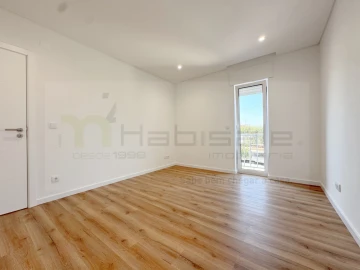 Apartamento T2 para Venda em Carcavelos e Parede