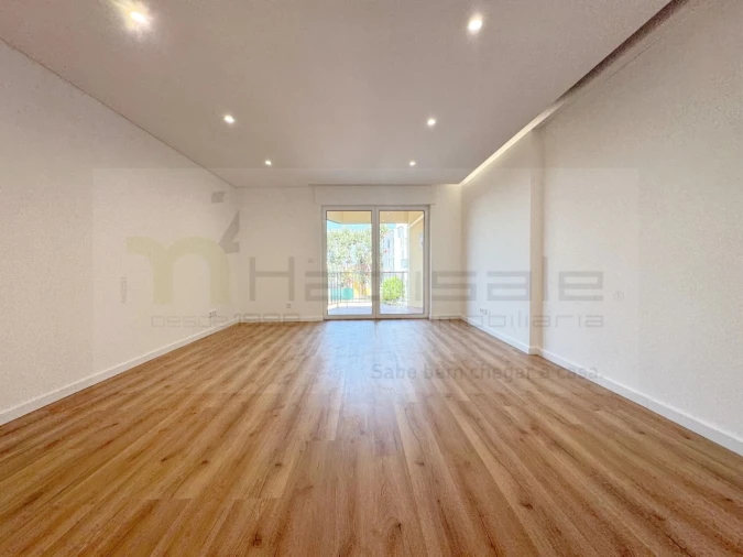 Apartamento T2 para Venda em Carcavelos e Parede Foto 6