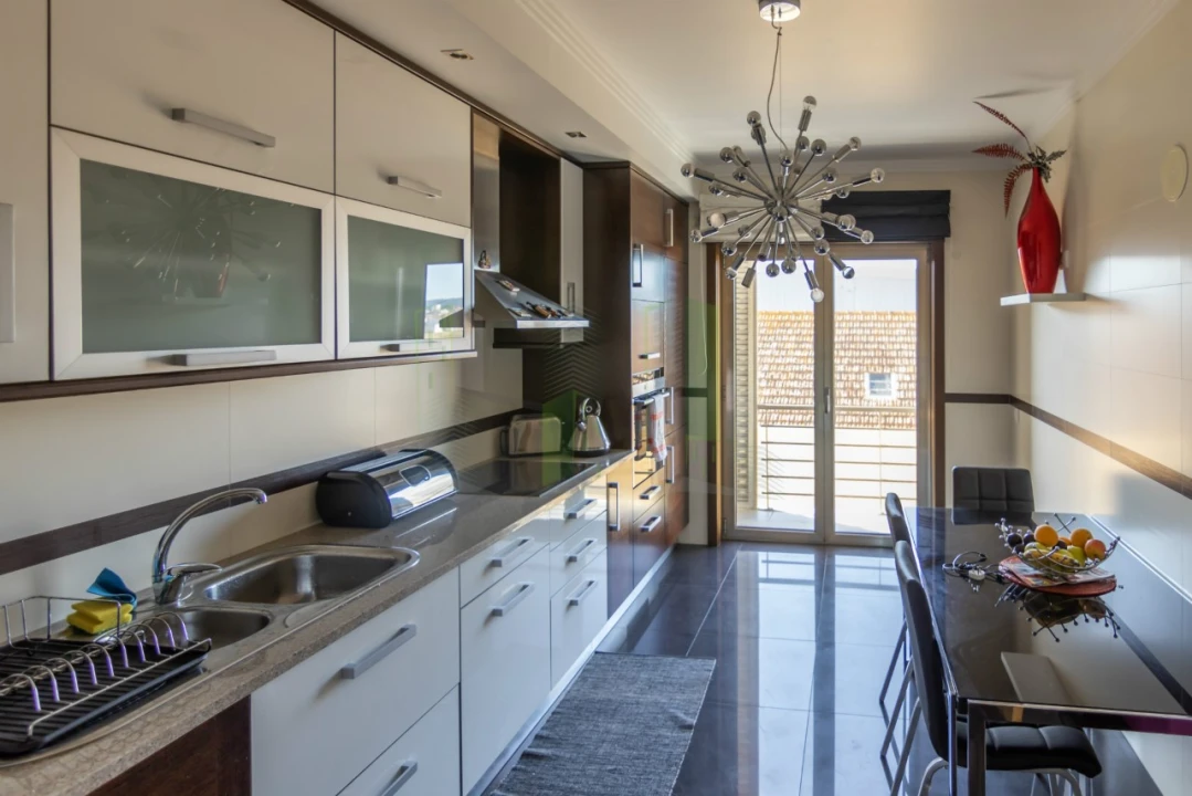 Apartamento T2 para Arrendamento em São Pedro Foto 8