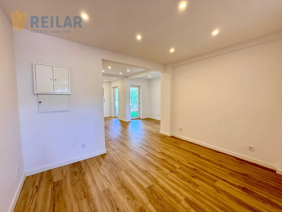 Apartamento T2 para Venda em Queluz e Belas Foto 2