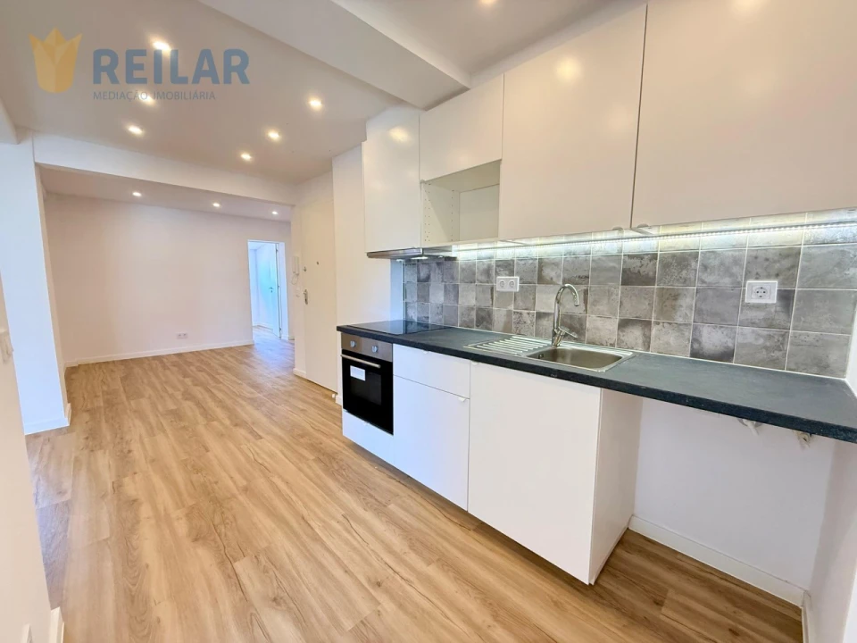 Apartamento T2 para Venda em Queluz e Belas Foto 3