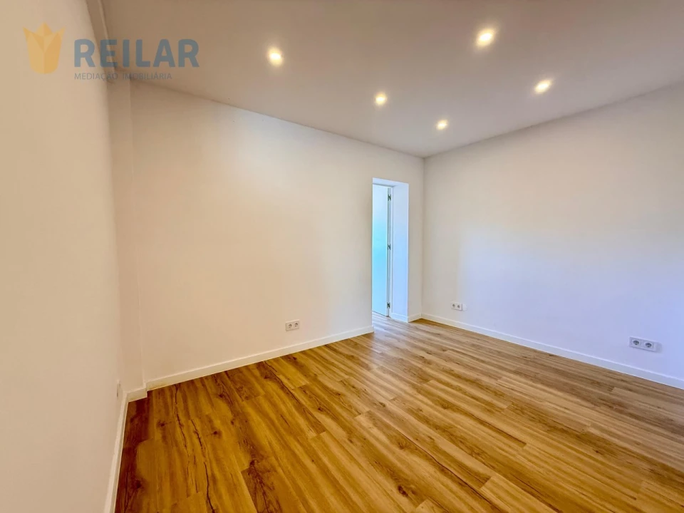 Apartamento T2 para Venda em Queluz e Belas Foto 5