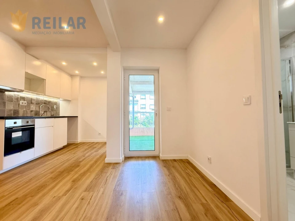 Apartamento T2 para Venda em Queluz e Belas Foto 14