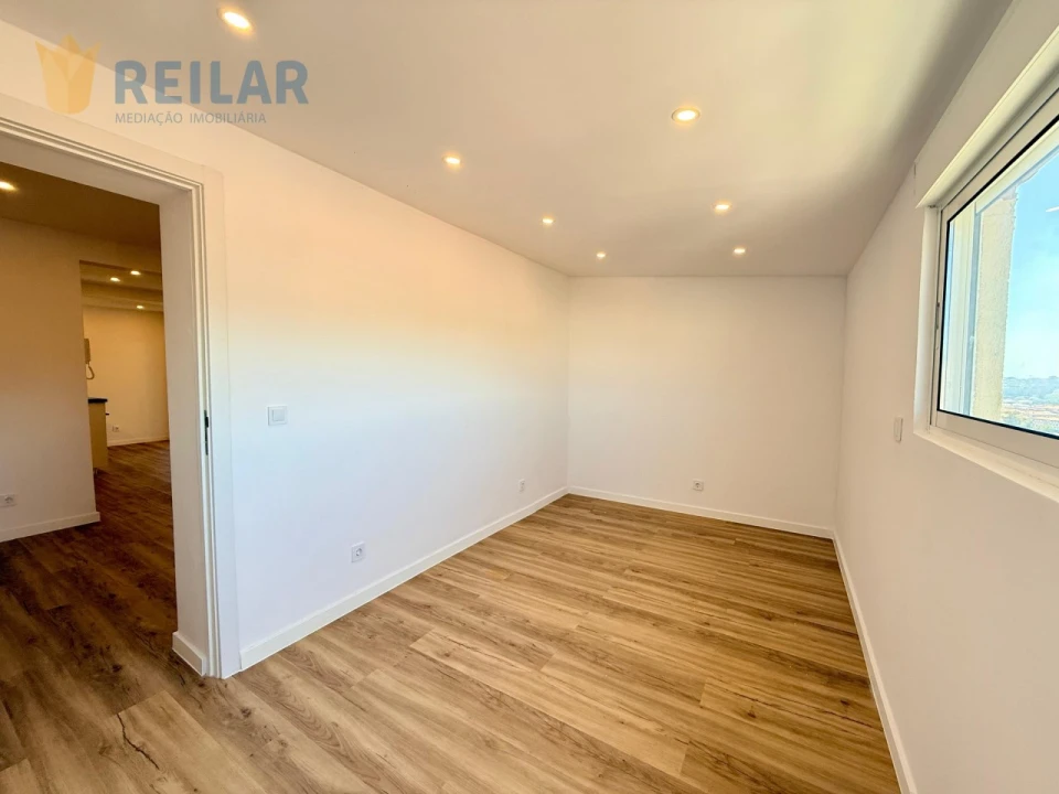 Apartamento T2 para Venda em Queluz e Belas Foto 22
