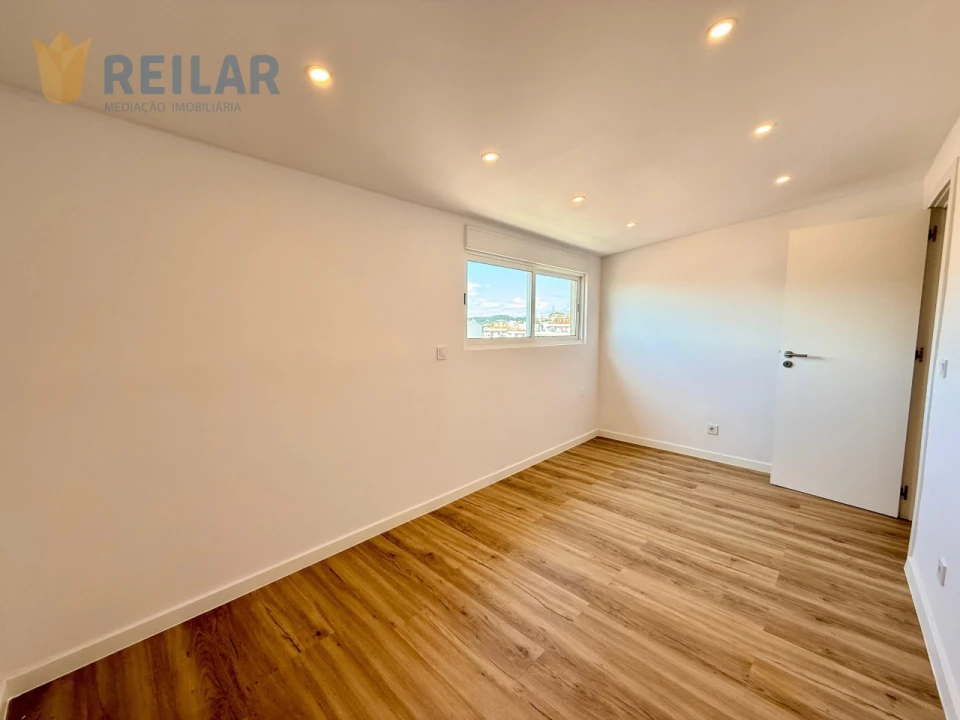 Apartamento T2 para Venda em Queluz e Belas Foto 23