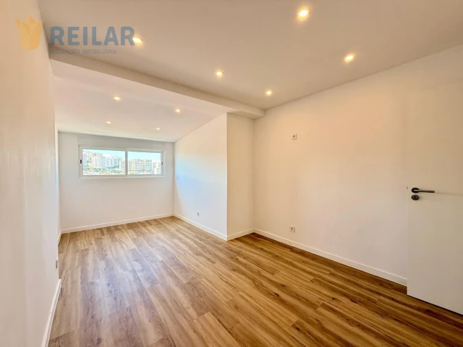 Apartamento T2 para Venda em Queluz e Belas Foto 17