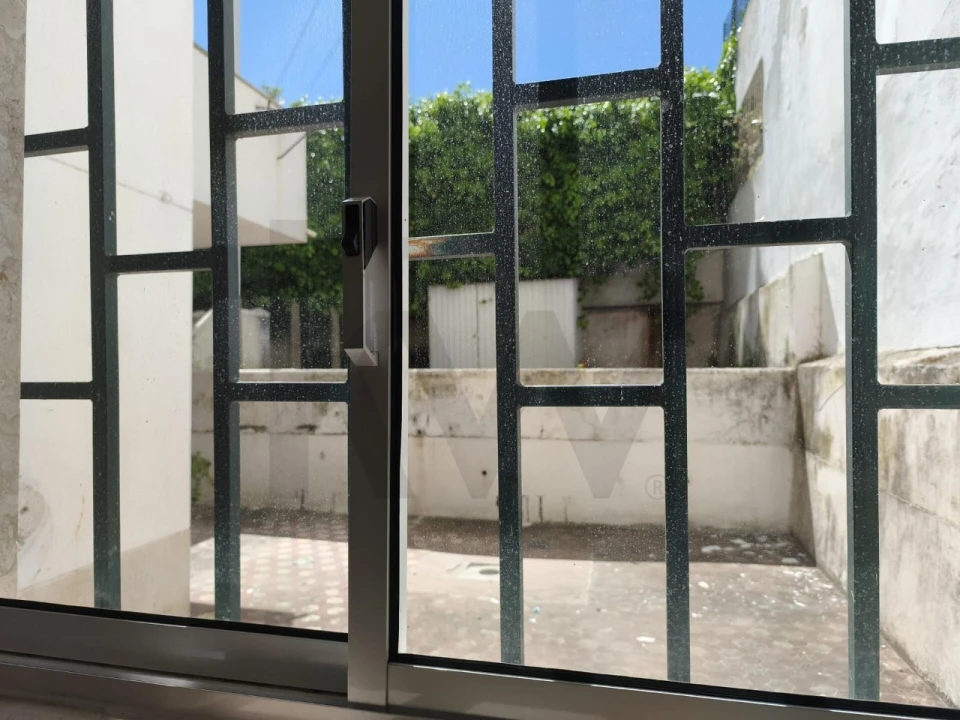 Armazém para Arrendamento em Campolide Foto 18