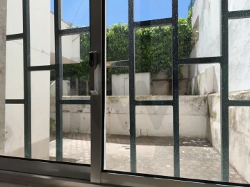 Armazém para Arrendamento em Campolide