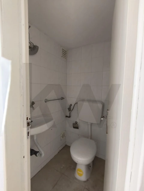 Armazém para Arrendamento em Campolide