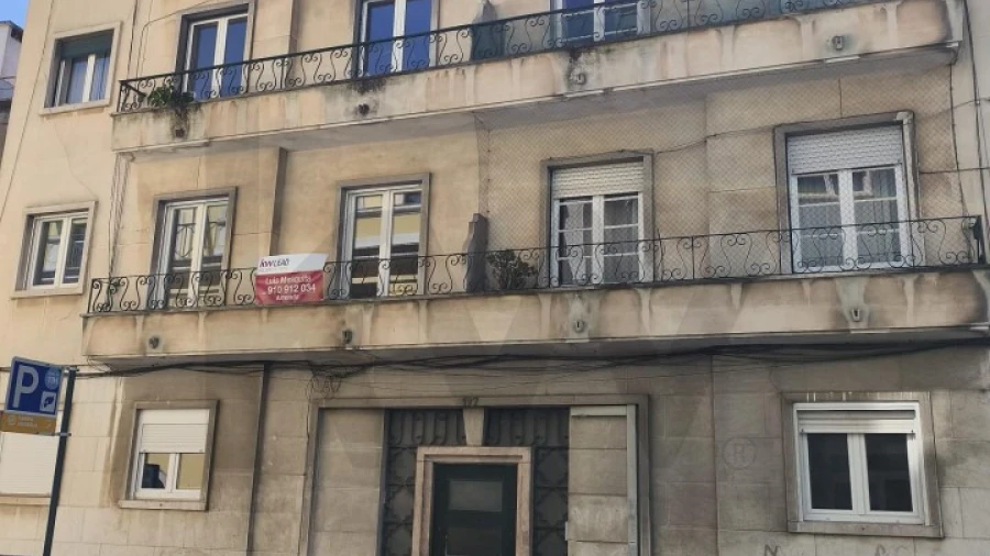 Armazém para Arrendamento em Campolide