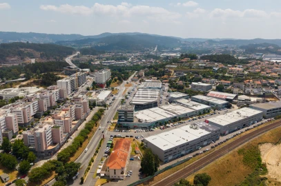 Terreno Comércio / Armazém para Venda em Ferreiros e Gondizalves