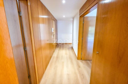 Apartamento T3 para Arrendamento em Parque das Nações