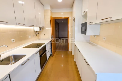 Apartamento T3 para Arrendamento em Parque das Nações