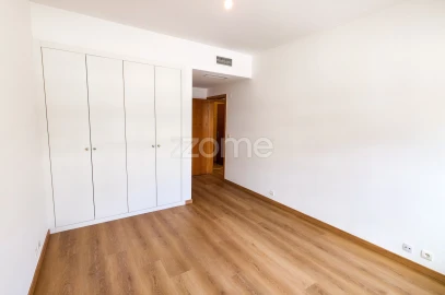 Apartamento T3 para Arrendamento em Parque das Nações