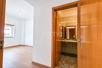 Apartamento T3 para Arrendamento em Parque das Nações