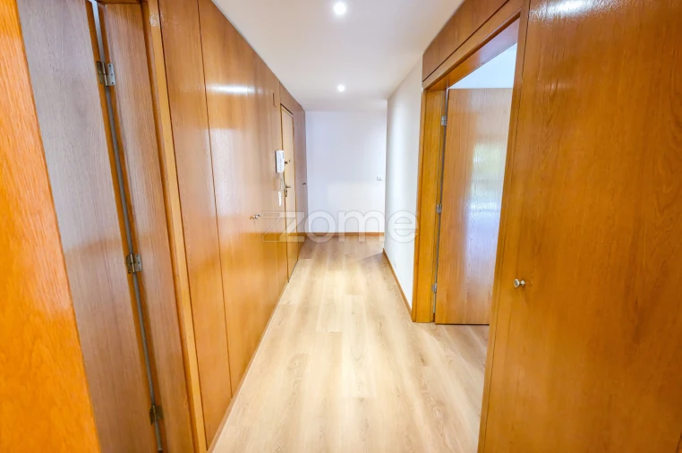 Apartamento T3 para Arrendamento em Parque das Nações Foto 9