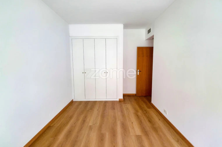 Apartamento T3 para Arrendamento em Parque das Nações Foto 14