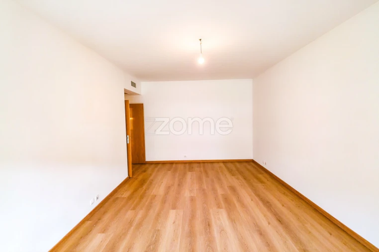Apartamento T3 para Arrendamento em Parque das Nações Foto 17