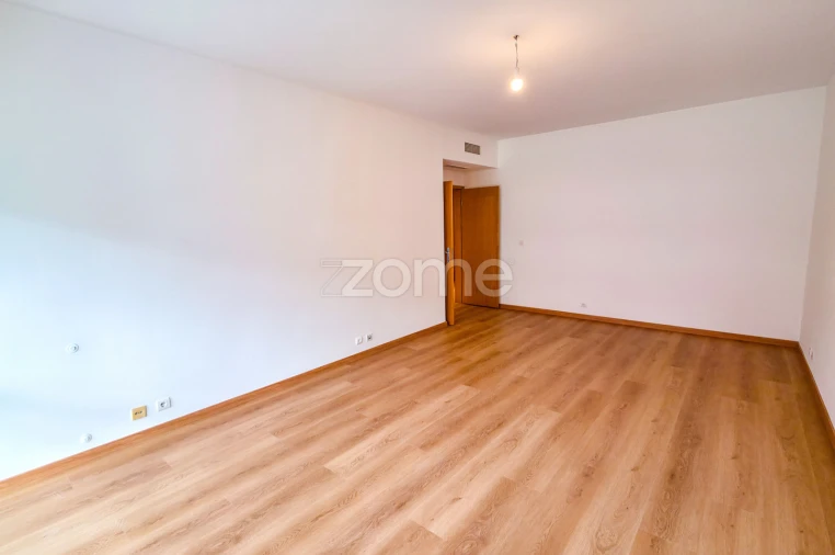 Apartamento T3 para Arrendamento em Parque das Nações Foto 19