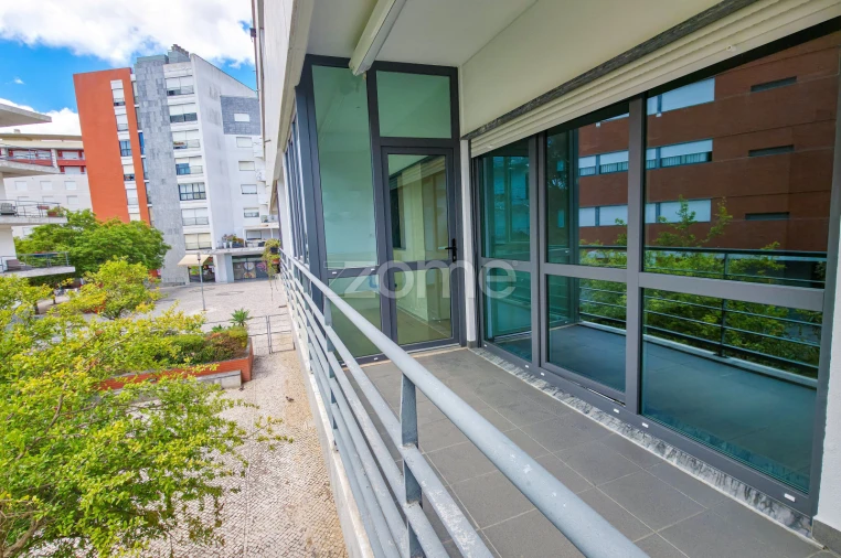 Apartamento T3 para Arrendamento em Parque das Nações Foto 23
