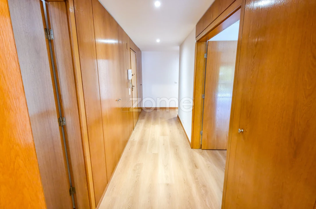 Apartamento T3 para Arrendamento em Parque das Nações Foto 9