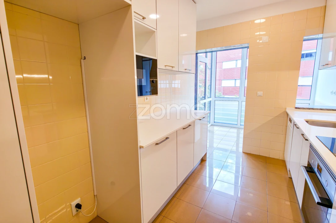 Apartamento T3 para Arrendamento em Parque das Nações Foto 5