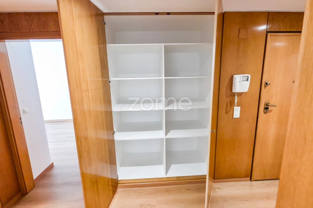 Apartamento T3 para Arrendamento em Parque das Nações Foto 2