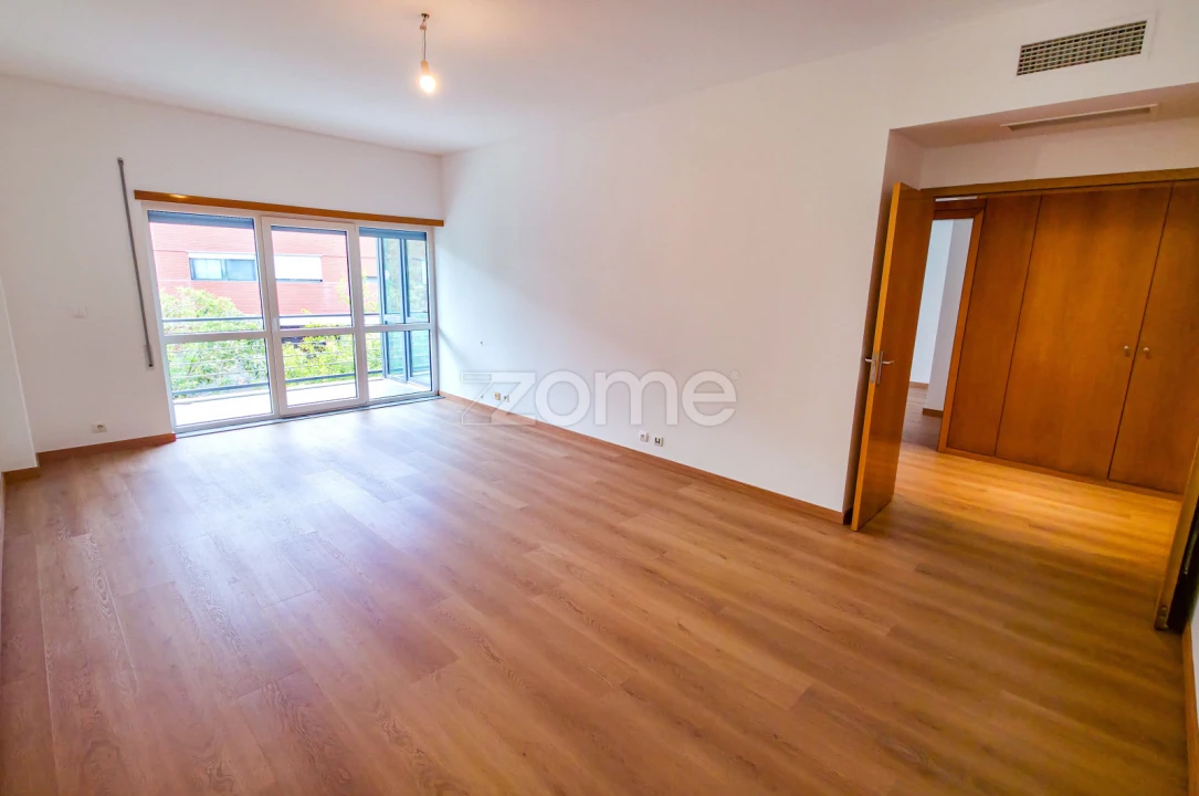 Apartamento T3 para Arrendamento em Parque das Nações Foto 18