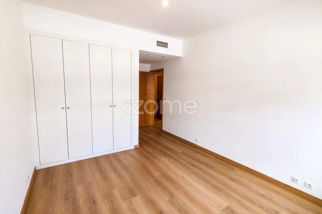 Apartamento T3 para Arrendamento em Parque das Nações Foto 21