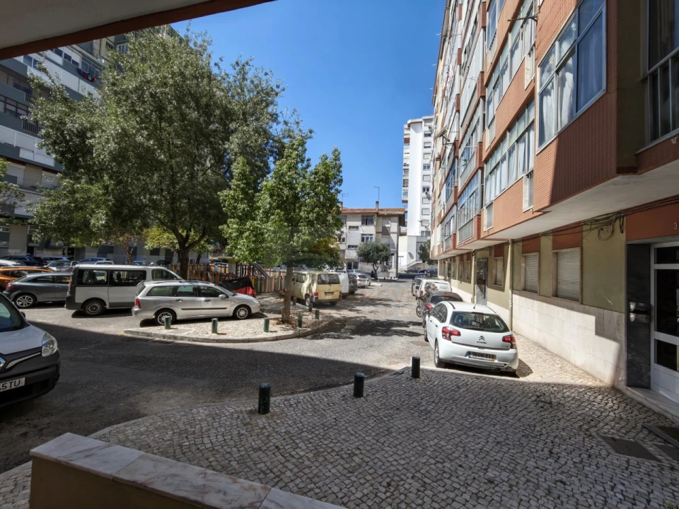 Apartamento T1 para Venda em Águas Livres Foto 16