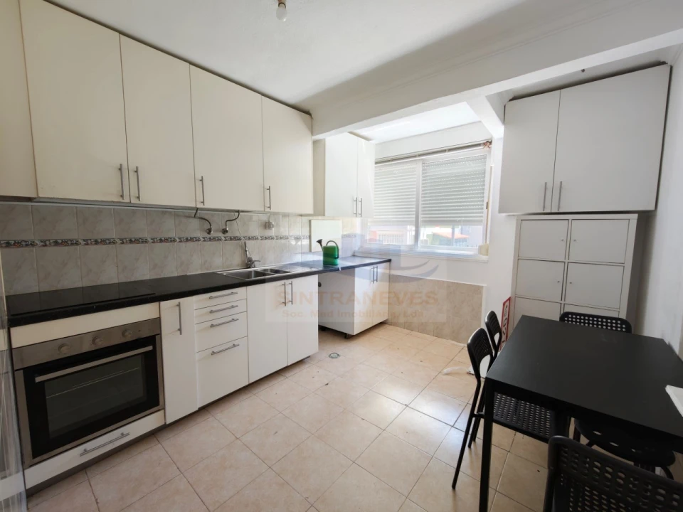 Apartamento T1 para Venda em Benfica Foto 1
