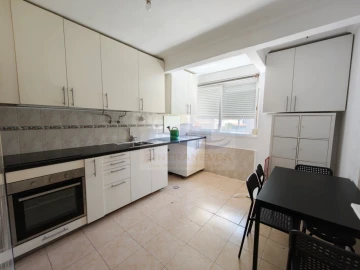 Apartamento T1 para Venda em Benfica