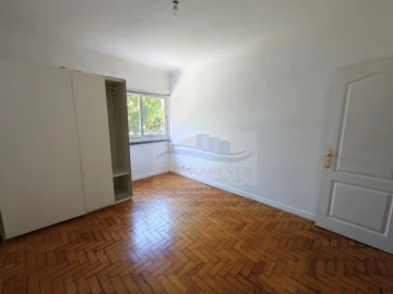 Apartamento T1 para Venda em Benfica