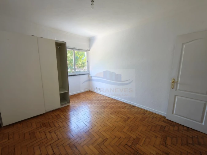 Apartamento T1 para Venda em Benfica Foto 5