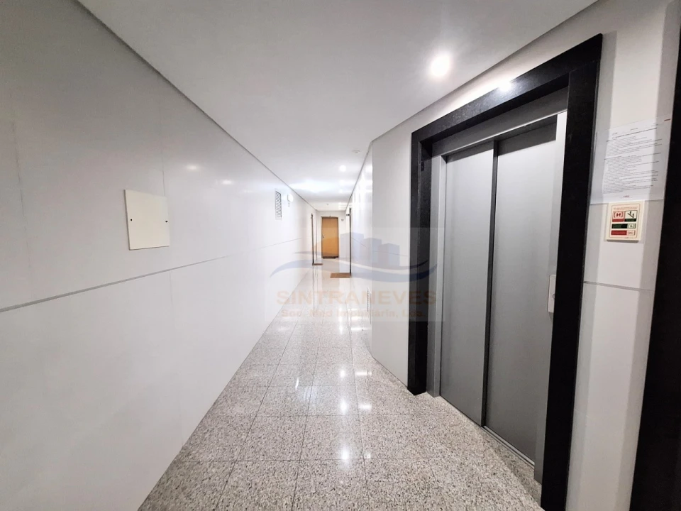 Apartamento T2 para Venda em Venteira Foto 24