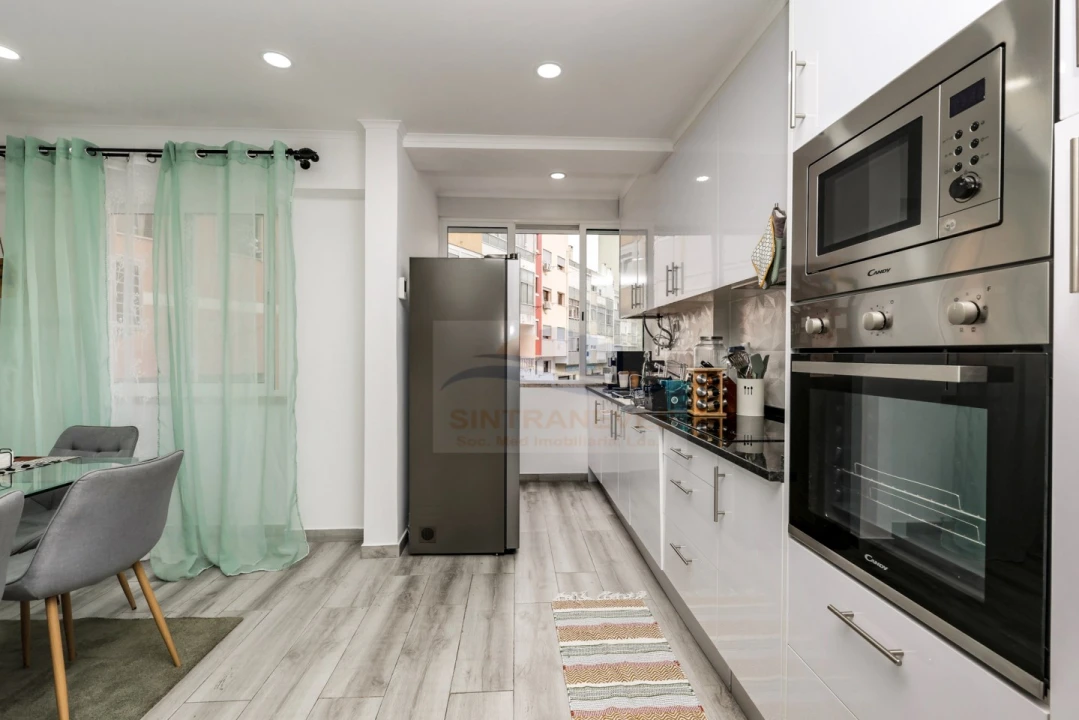 Apartamento T3 para Venda em Águas Livres Foto 1