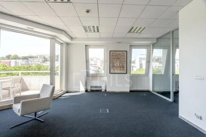 Escritório para Arrendamento em Santo António
