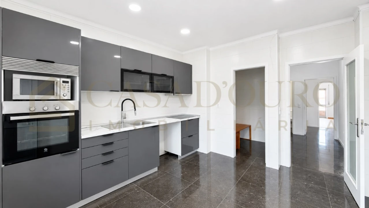 Apartamento T3 para Venda em Fânzeres e São Pedro da Cova Foto 3